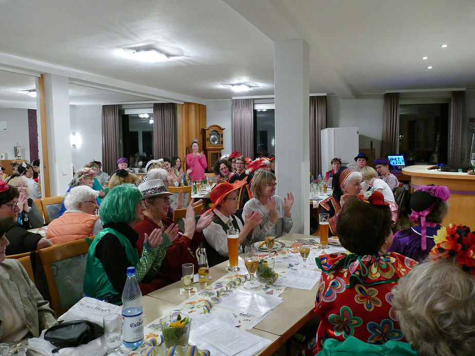 Frauenkarneval der kfd im Landhotel Weinrich (Foto: Karl-Franz Thiede)